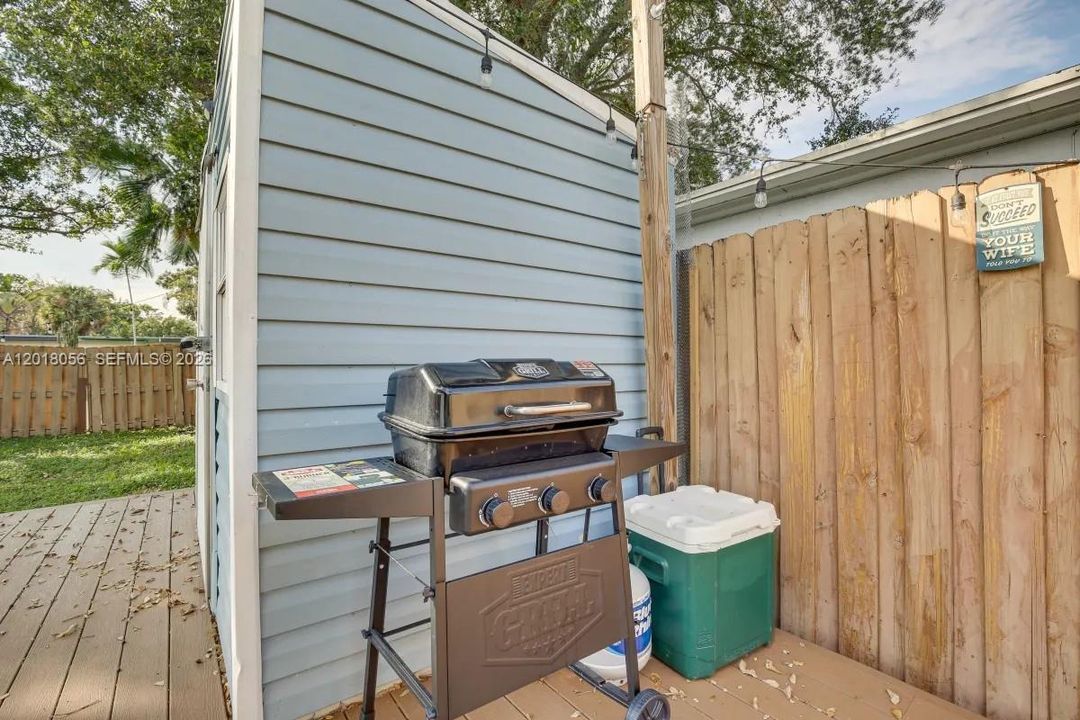For Sale: $485,000 (2 beds, 2 baths, 695 Square Feet)