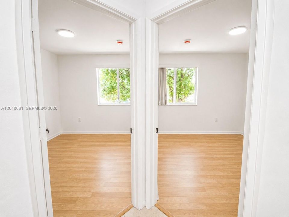 2nd and 3rd bedroom entry