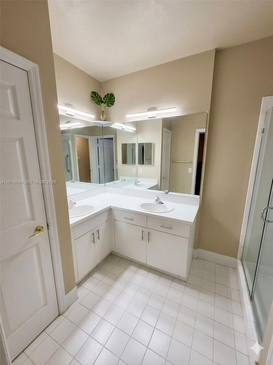 For Rent: $3,200 (2 beds, 2 baths, 1450 Square Feet)
