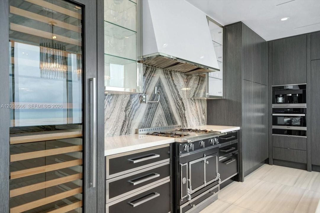 For Sale: $10,900,000 (5 beds, 7 baths, 3803 Square Feet)