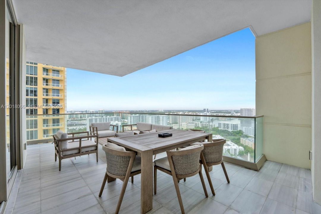 For Sale: $10,900,000 (5 beds, 7 baths, 3803 Square Feet)