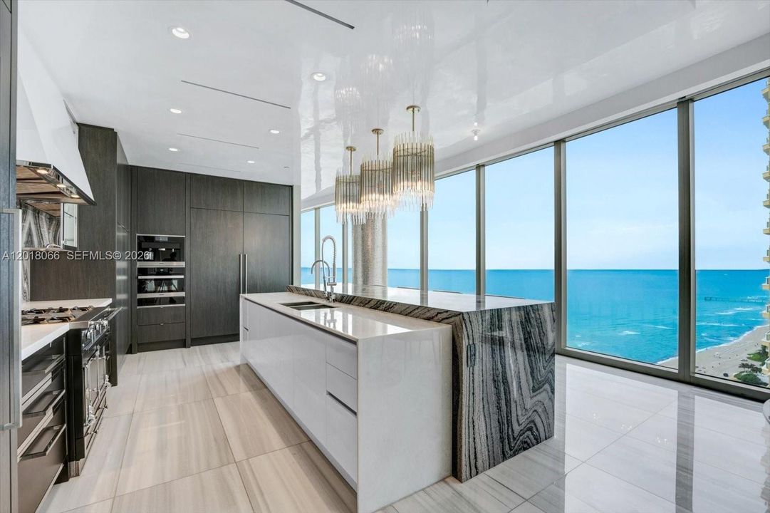 For Sale: $10,900,000 (5 beds, 7 baths, 3803 Square Feet)
