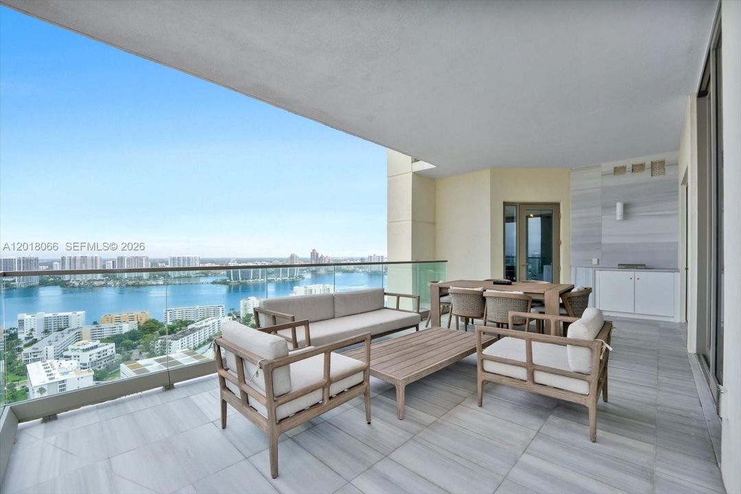 For Sale: $10,900,000 (5 beds, 7 baths, 3803 Square Feet)