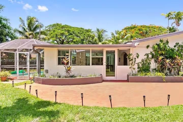 For Sale: $1,600,000 (3 beds, 2 baths, 2043 Square Feet)