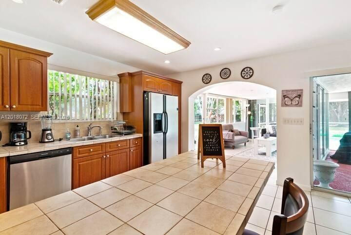 For Sale: $1,600,000 (3 beds, 2 baths, 2043 Square Feet)