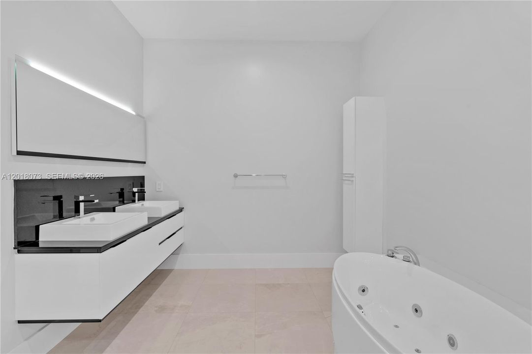 En Venta: $3,250,000 (5 camas, 6 baños, 3919 Pies cuadrados)