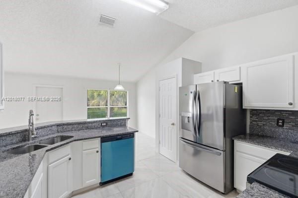 For Sale: $385,000 (3 beds, 2 baths, 2055 Square Feet)