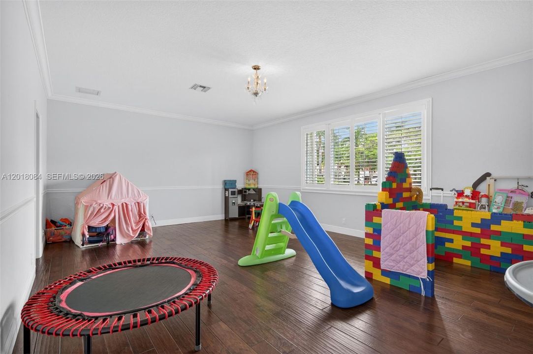 В аренду: $9,500 (5 спален, 3 ванн, 3398 Квадратных фут)