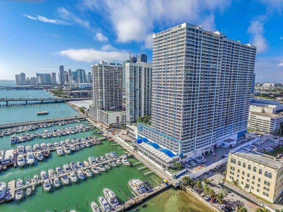 合同活跃: $785,000 (2 贝兹, 2 浴室, 1464 平方英尺)