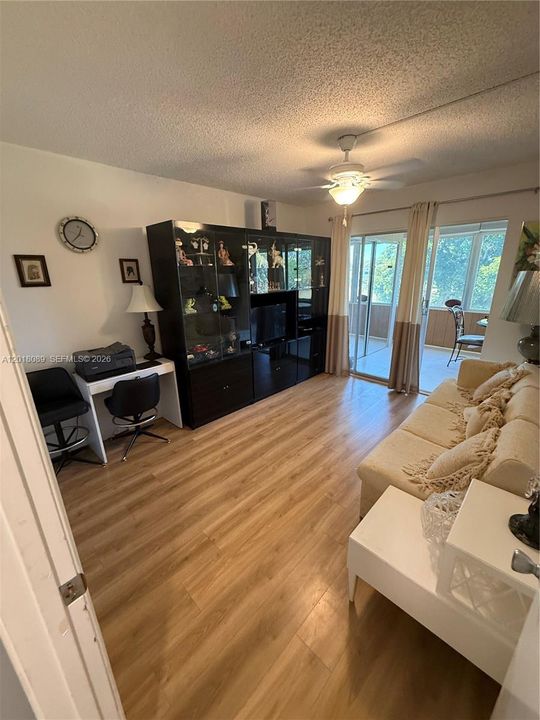 En Venta: $229,000 (2 camas, 2 baños, 1000 Pies cuadrados)