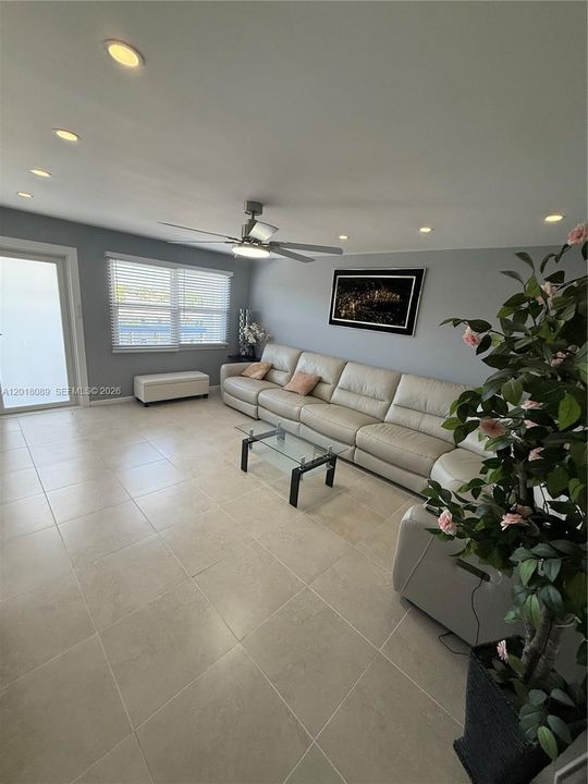 En Venta: $229,000 (2 camas, 2 baños, 1000 Pies cuadrados)