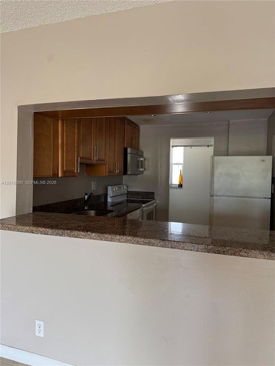 Active With Contract: $1,650 (2 beds, 2 baths, 949 Square Feet)