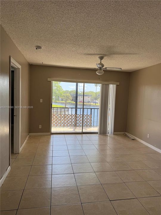 Active With Contract: $1,650 (2 beds, 2 baths, 949 Square Feet)