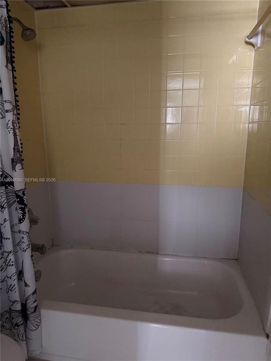 Active With Contract: $1,650 (2 beds, 2 baths, 949 Square Feet)