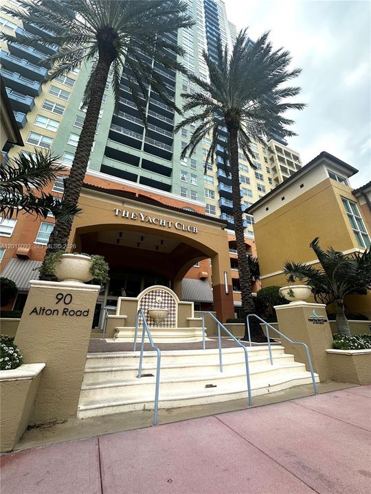 For Rent: $7,900 (2 beds, 2 baths, 1090 Square Feet)