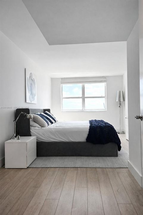 For Rent: $7,900 (2 beds, 2 baths, 1090 Square Feet)