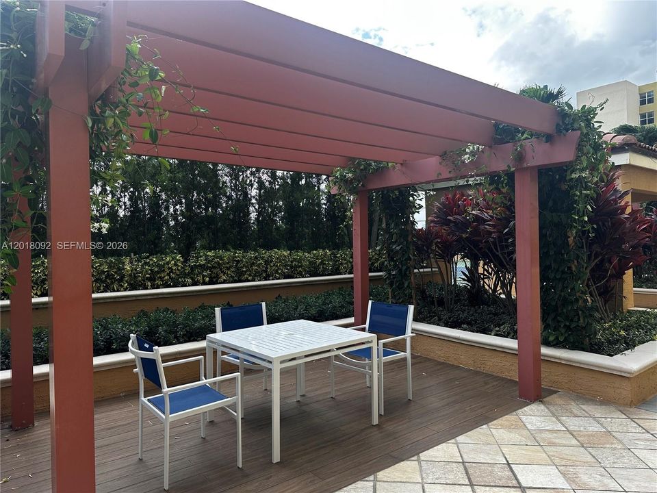 For Rent: $7,900 (2 beds, 2 baths, 1090 Square Feet)