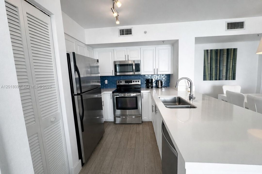 For Rent: $7,900 (2 beds, 2 baths, 1090 Square Feet)