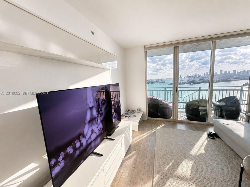 For Rent: $7,900 (2 beds, 2 baths, 1090 Square Feet)