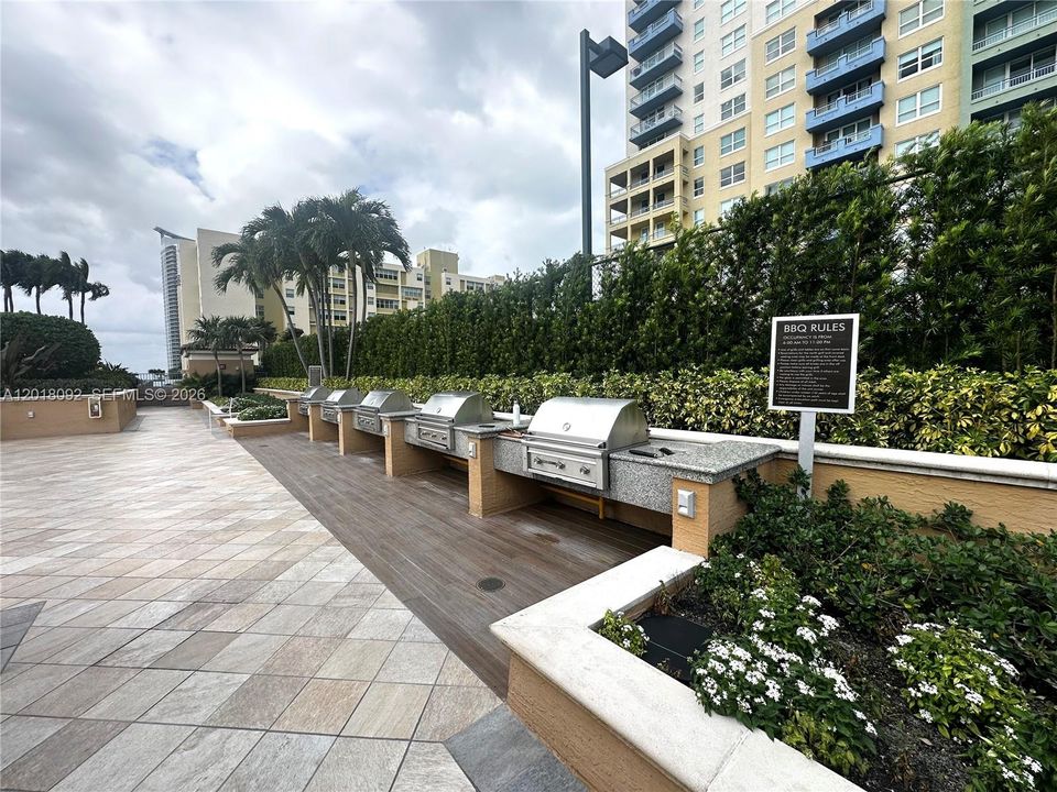 For Rent: $7,900 (2 beds, 2 baths, 1090 Square Feet)