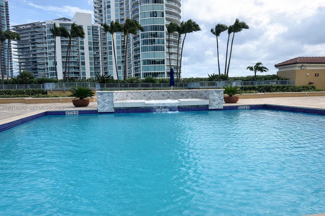 For Rent: $7,900 (2 beds, 2 baths, 1090 Square Feet)