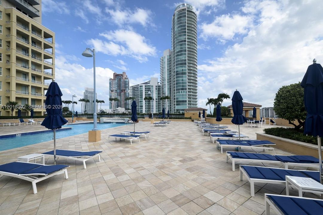 For Rent: $7,900 (2 beds, 2 baths, 1090 Square Feet)