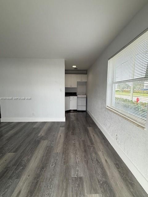 For Rent: $1,500 (1 beds, 1 baths, 2304 Square Feet)