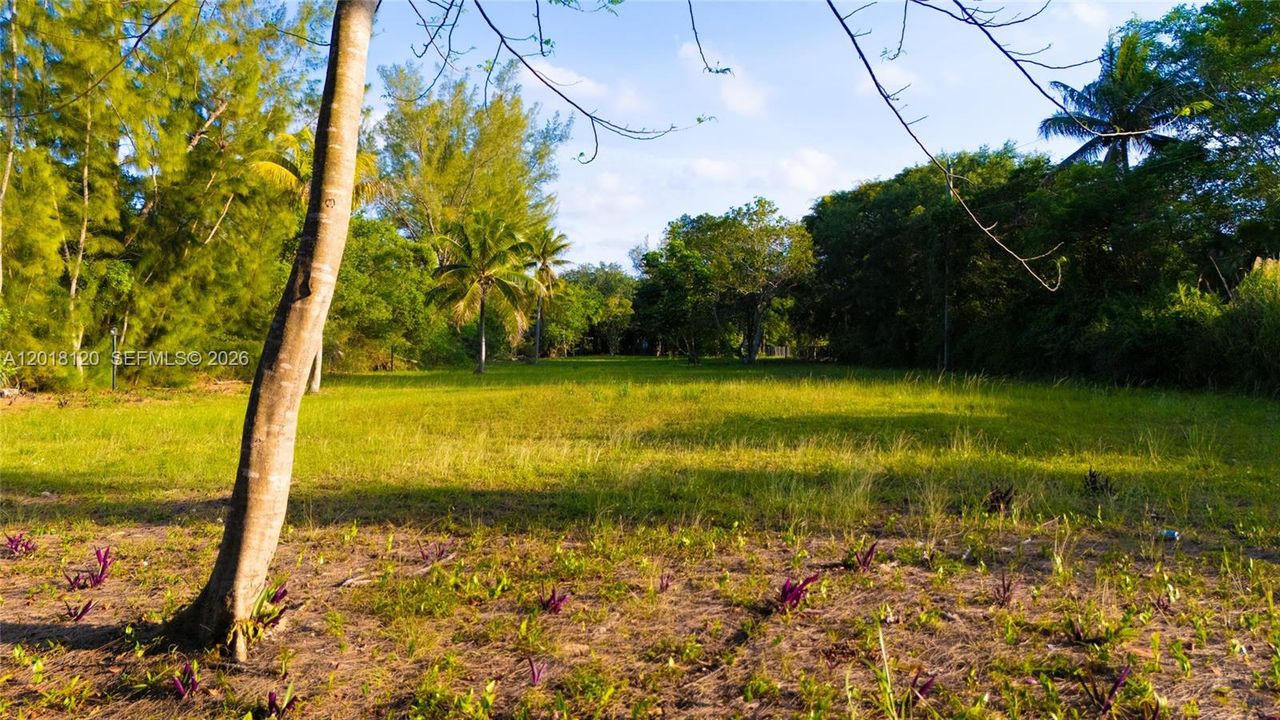 待售: $1,875,000 (1.59 acres)