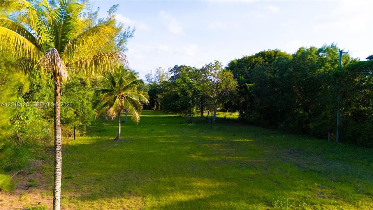 待售: $1,875,000 (1.59 acres)