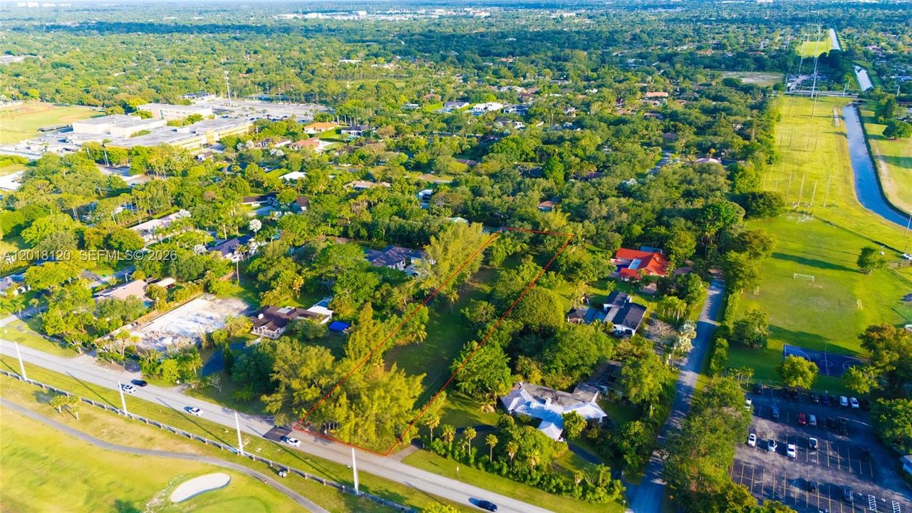 待售: $1,875,000 (1.59 acres)