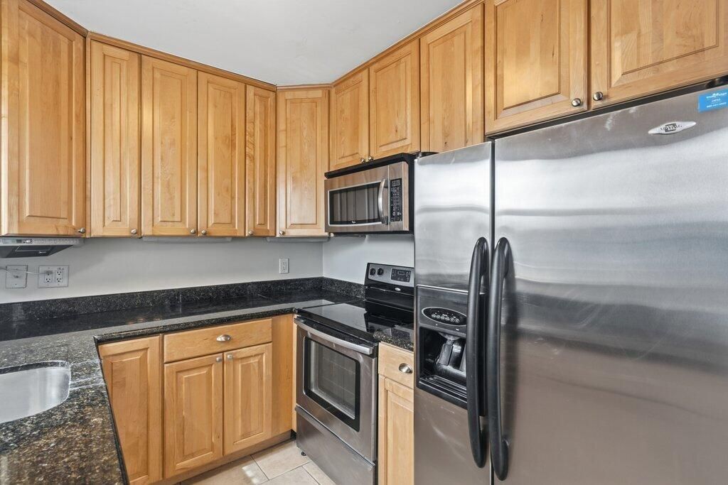 Kitchen R.jpeg-SMALL