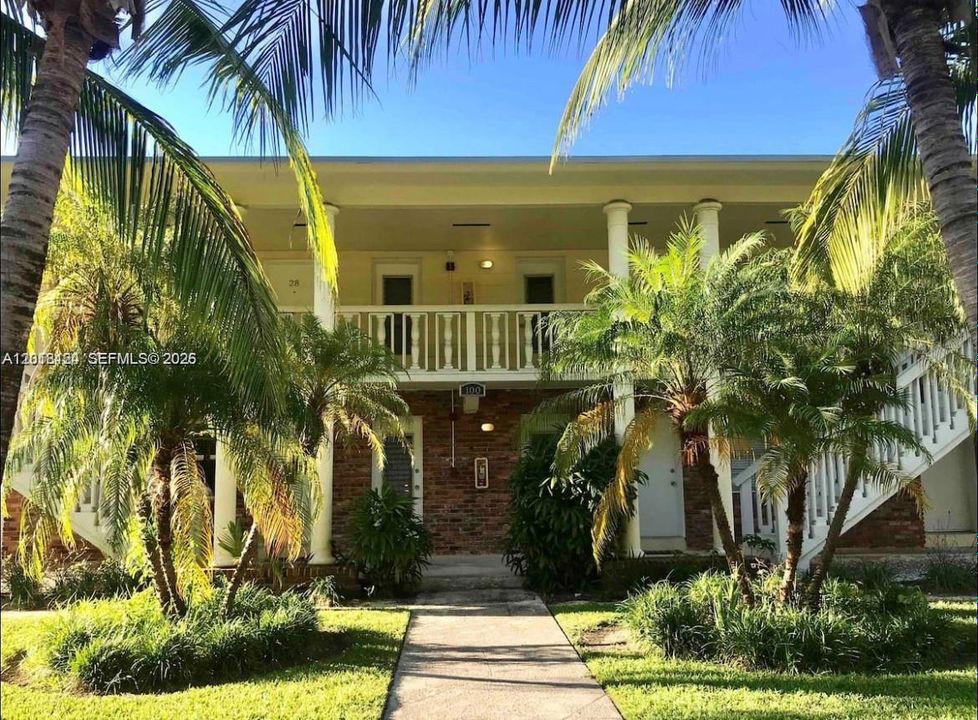 Active With Contract: $2,700 (1 beds, 1 baths, 530 Square Feet)