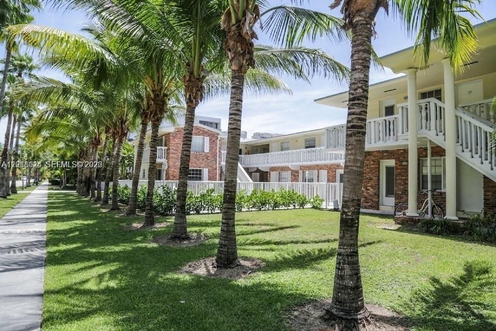 Active With Contract: $2,700 (1 beds, 1 baths, 530 Square Feet)