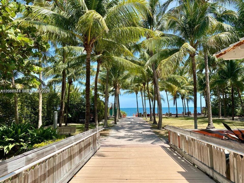 Active With Contract: $2,700 (1 beds, 1 baths, 530 Square Feet)