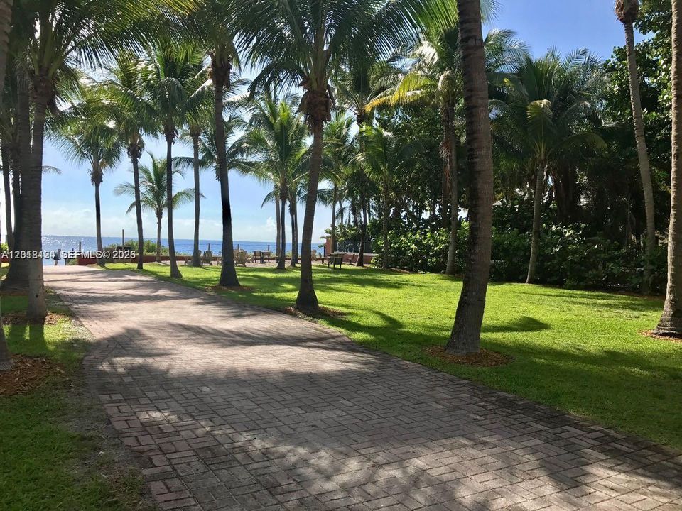 Active With Contract: $2,700 (1 beds, 1 baths, 530 Square Feet)