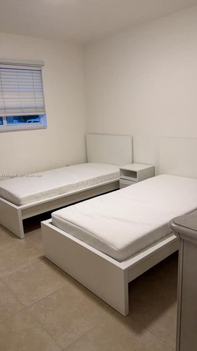 Active With Contract: $2,700 (1 beds, 1 baths, 530 Square Feet)