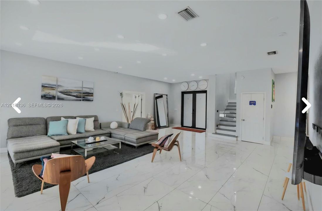 В аренду: $13,000 (5 спален, 4 ванн, 3706 Квадратных фут)