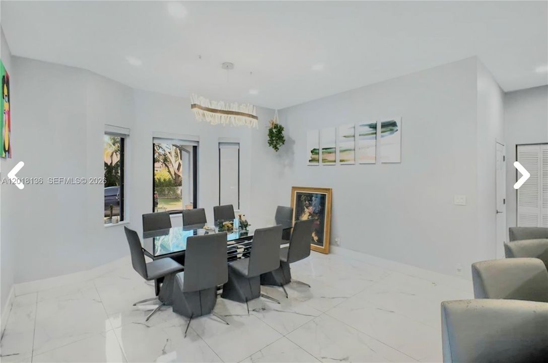 В аренду: $13,000 (5 спален, 4 ванн, 3706 Квадратных фут)