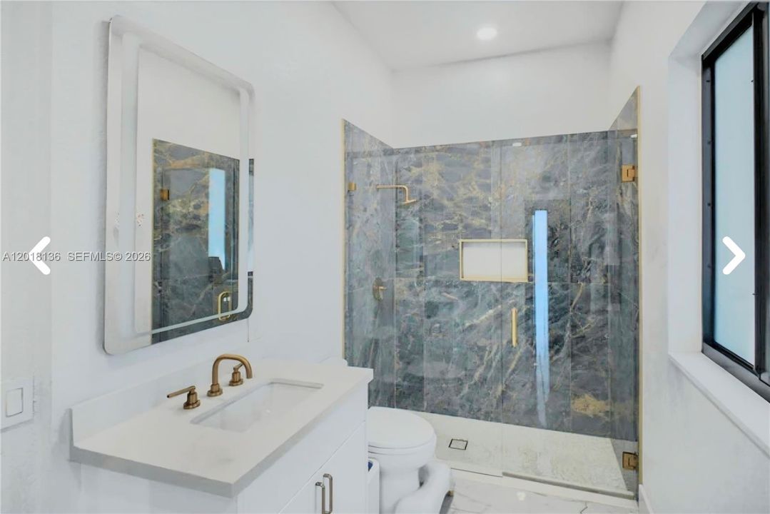 В аренду: $13,000 (5 спален, 4 ванн, 3706 Квадратных фут)