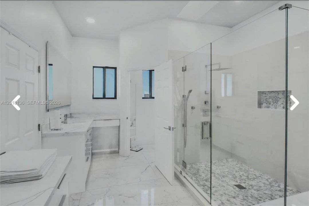 В аренду: $13,000 (5 спален, 4 ванн, 3706 Квадратных фут)