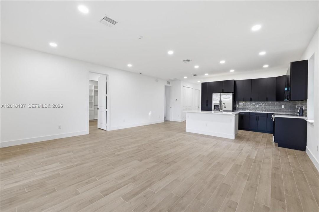 For Rent: $2,000 (3 beds, 2 baths, 0 Square Feet)