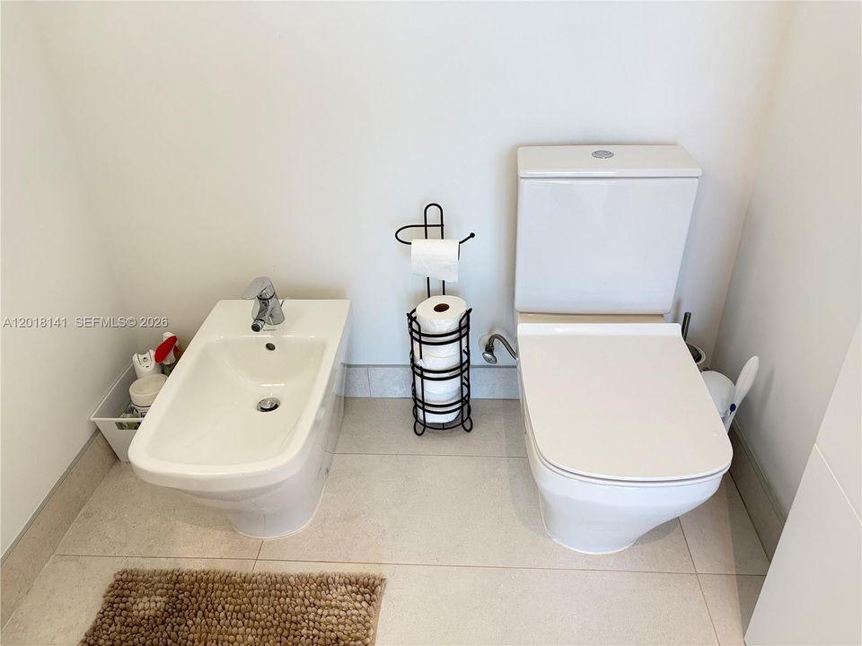 For Rent: $27,000 (5 beds, 6 baths, 5231 Square Feet)