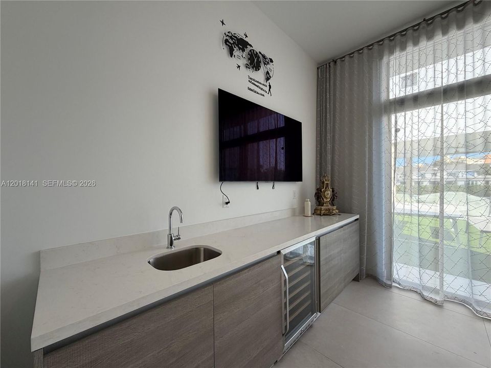 For Rent: $27,000 (5 beds, 6 baths, 5231 Square Feet)