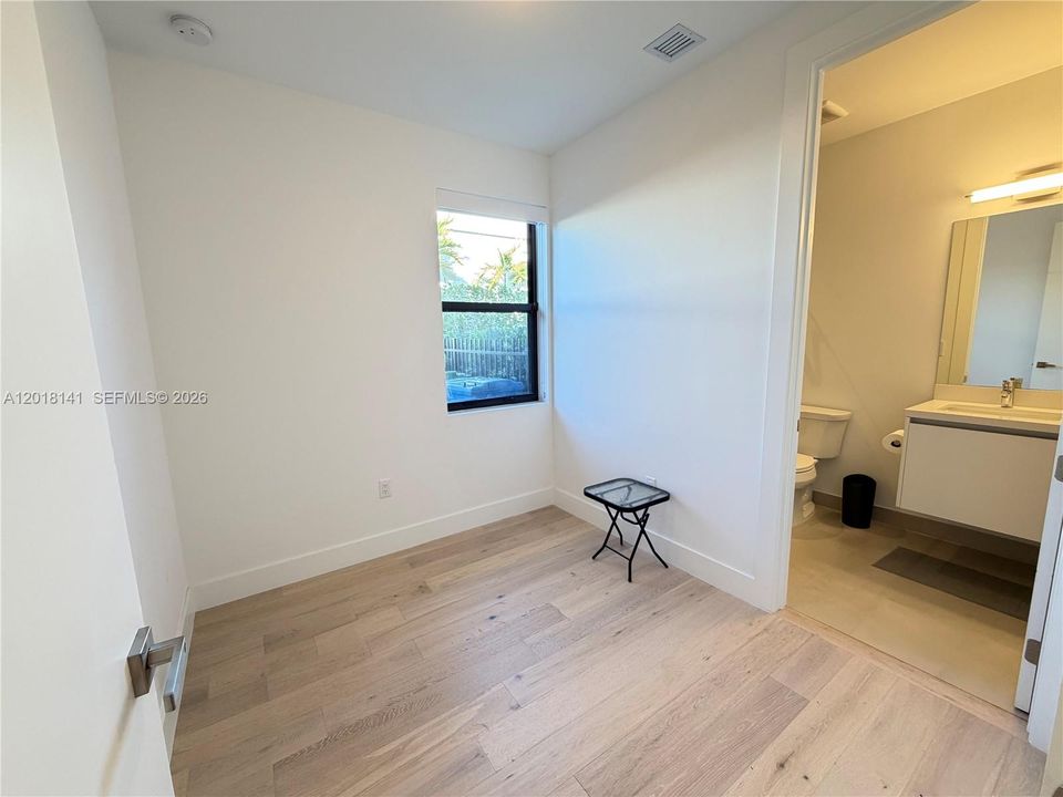 For Rent: $27,000 (5 beds, 6 baths, 5231 Square Feet)