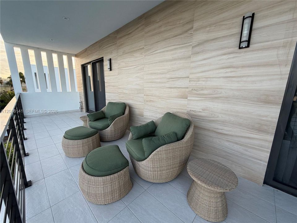 For Rent: $27,000 (5 beds, 6 baths, 5231 Square Feet)