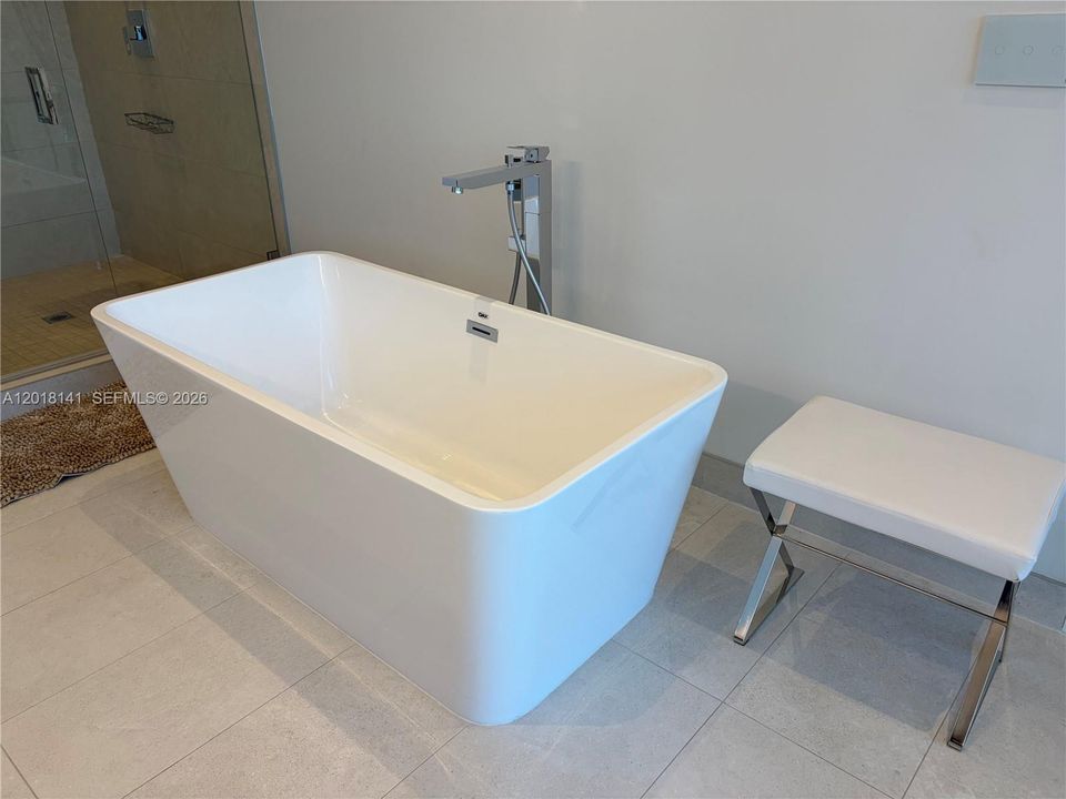 For Rent: $27,000 (5 beds, 6 baths, 5231 Square Feet)