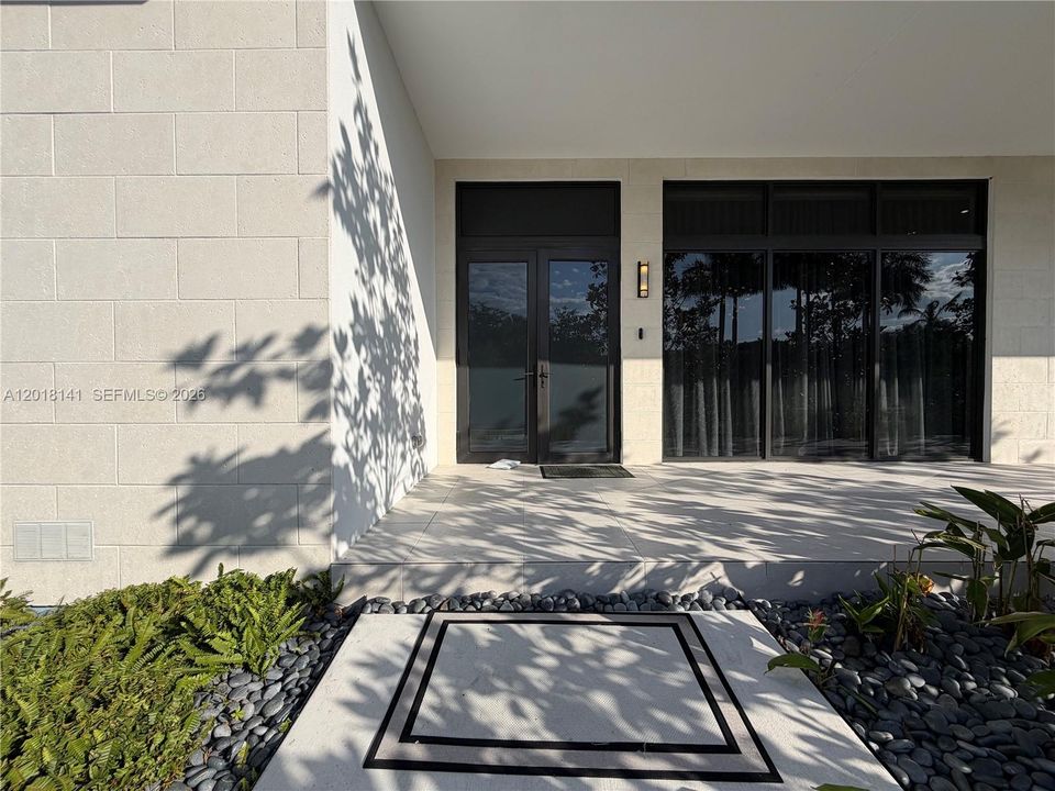 For Rent: $27,000 (5 beds, 6 baths, 5231 Square Feet)