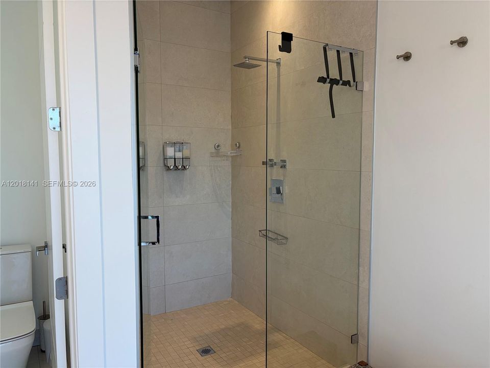 For Rent: $27,000 (5 beds, 6 baths, 5231 Square Feet)