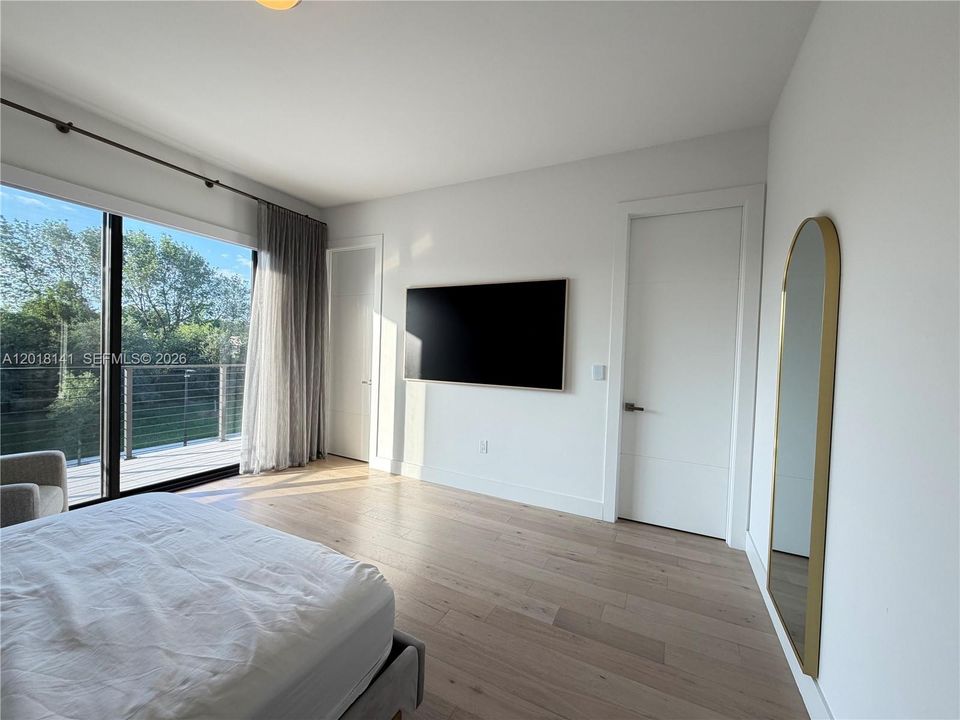 For Rent: $27,000 (5 beds, 6 baths, 5231 Square Feet)