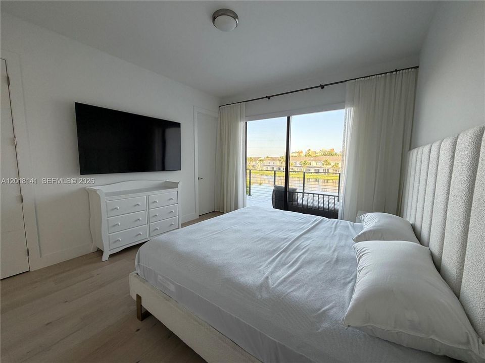 For Rent: $27,000 (5 beds, 6 baths, 5231 Square Feet)